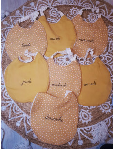 Semainier de bavoirs