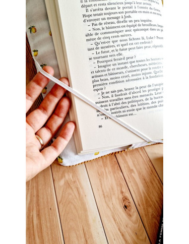 Coussin lecture romance florale