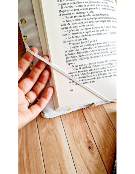 Coussin lecture romance florale