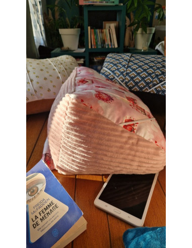 Coussin lecture romance florale