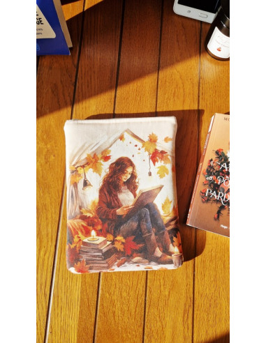 Housse liseuse ou livre Femme d'automne Pocket...