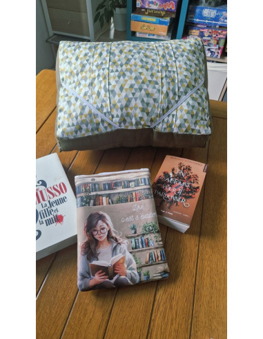 Coussin lecture triangles vert