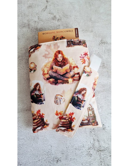 Housse liseuse ou livre avec marque page " romance d'automne"