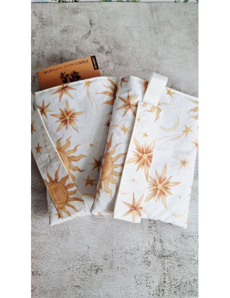 Housse liseuse ou livre avec marque page " Soleil"