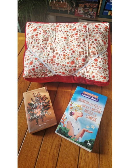 Coussin lecture fleurs de printemps